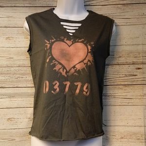 "Heart 03779" Tee